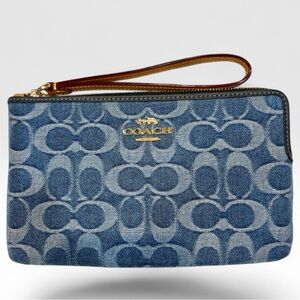 COACH Lg Wristlet NWT in Signature Denim & Vachetta Holds a large Phone Easy NEW